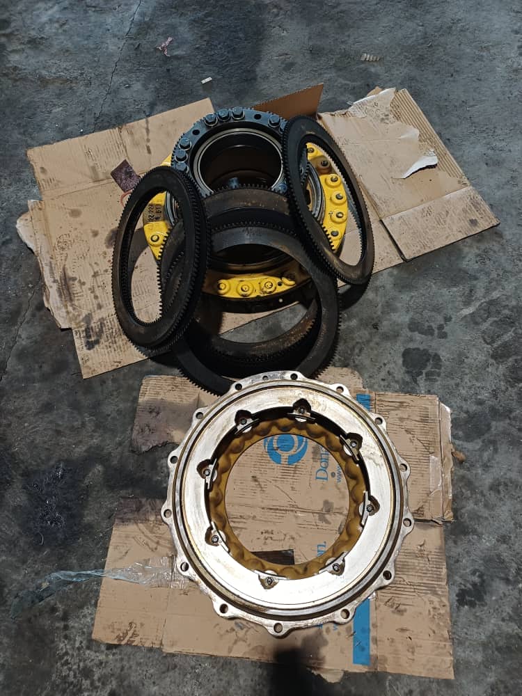 تعمیر چرخ لودر کوماتسو 470